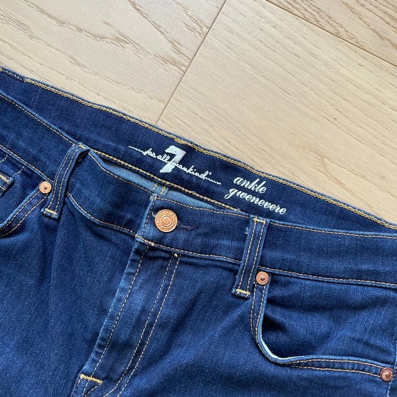 7 For All Mankind Ankle Gwenevere Jeans (Size 31, dark wash) - Picture 2 of 4